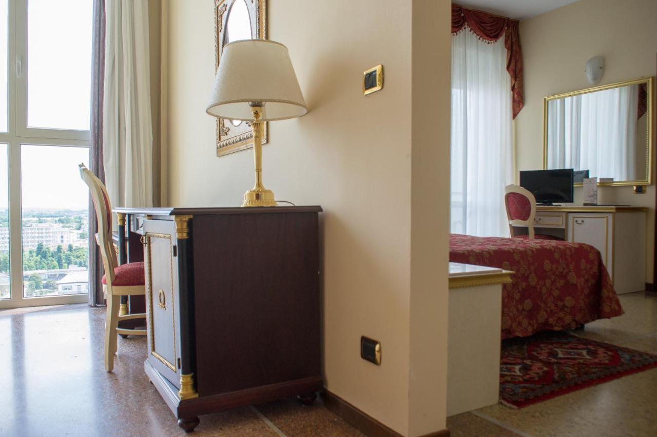 Hotel Internazionale Terme Abano Terme Exterior photo
