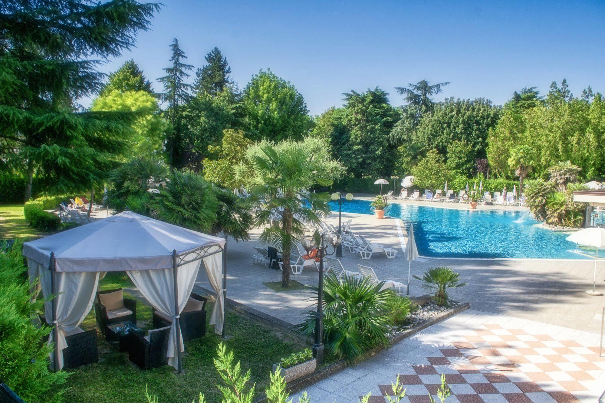 Hotel Internazionale Terme Abano Terme Exterior photo